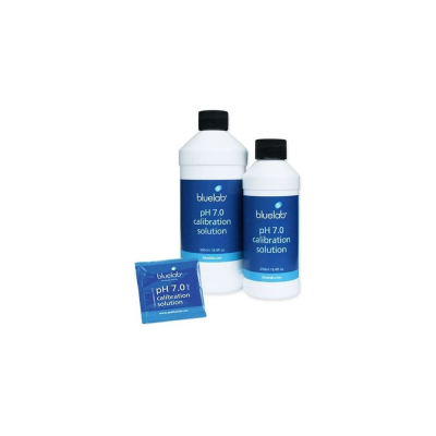Blue lab calibration solution pH7